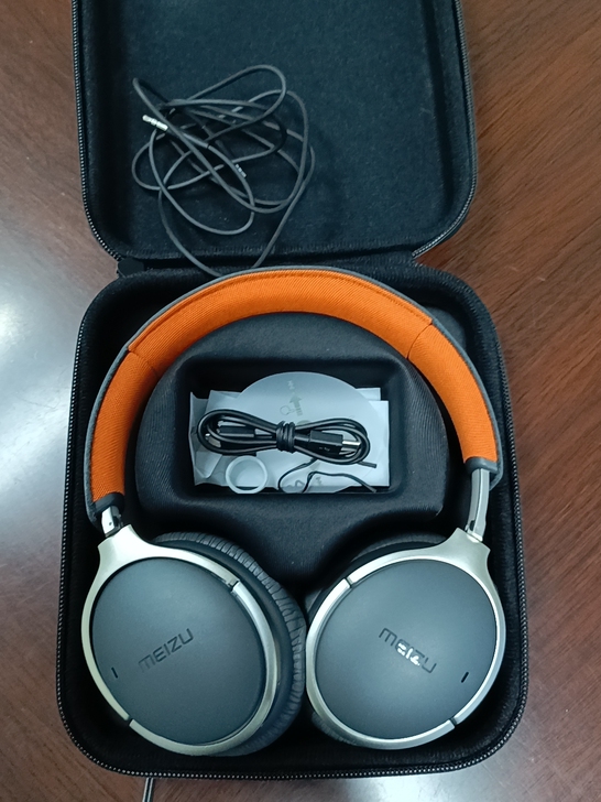 魅族蓝牙耳机，hd60，非降噪版，成色很新...