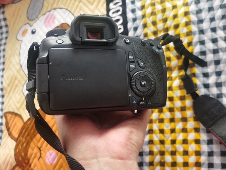 佳能60d套机，镜头17-85 is usm