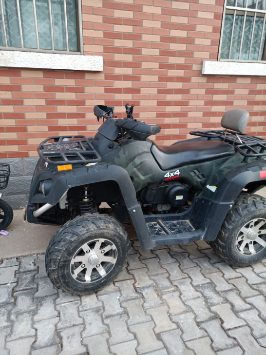 美国进口四驱摩托，300的发动机，跑了90...