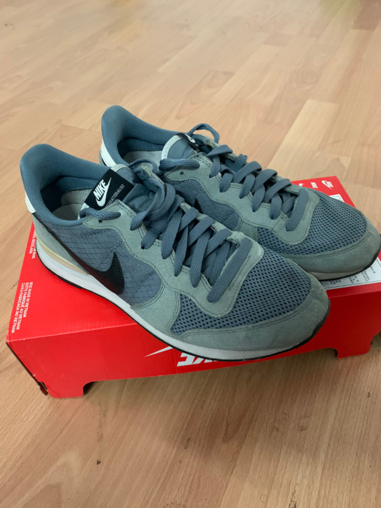 Nike 运动鞋