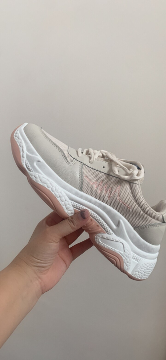 全新运动鞋35-40码，脚胖大一码