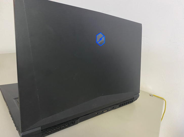 机械革命笔记本，17寸窄屏幕，i7 975...