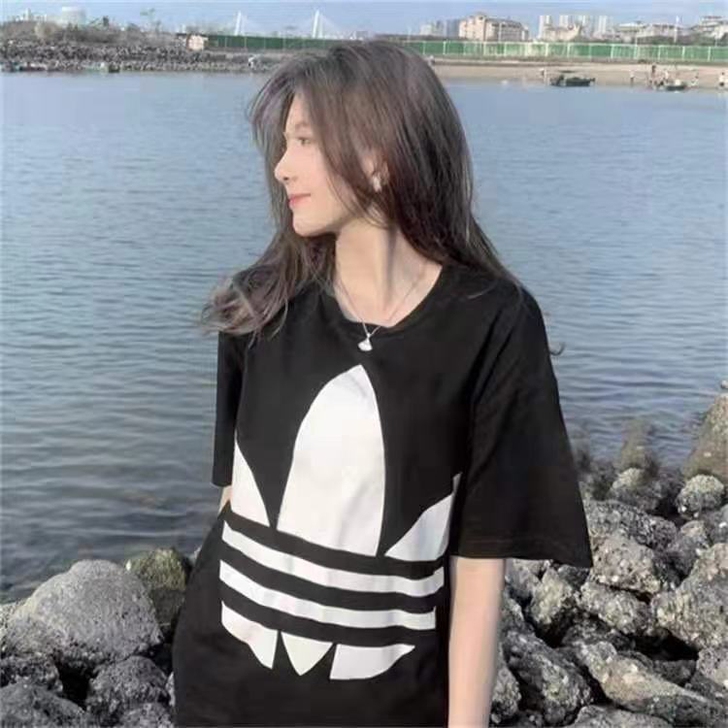 特别潮的一款女士三叶草女士长裙T恤,穿上回...