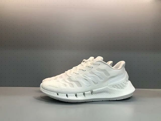 全新阿迪达斯夏季运动鞋，41码标准码，别人...