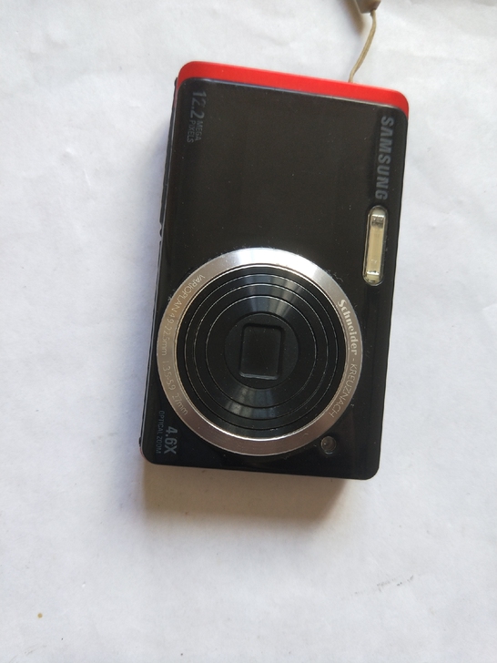 低价出漂亮的三星ST550双屏数码相机,便...