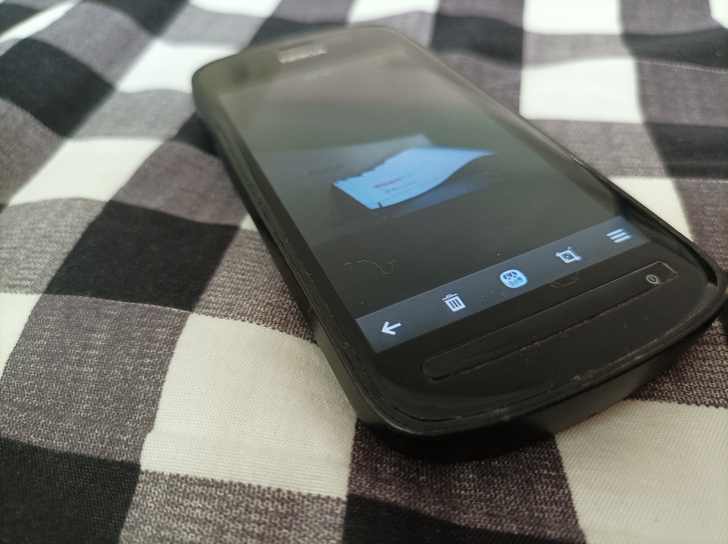 出一部闲置的诺基亚808