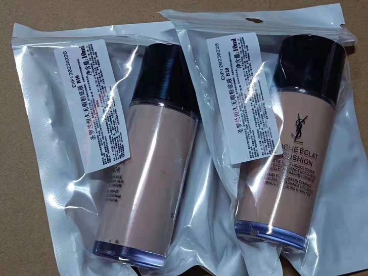 圣罗兰粉底液小样，2个色号，b10 b20...