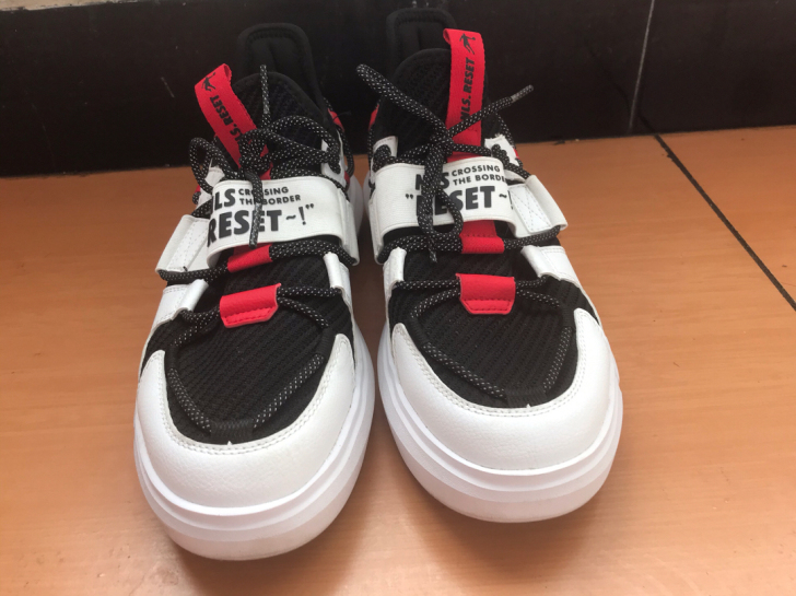 乔丹运动鞋  42码  成色如图自观，有喜...