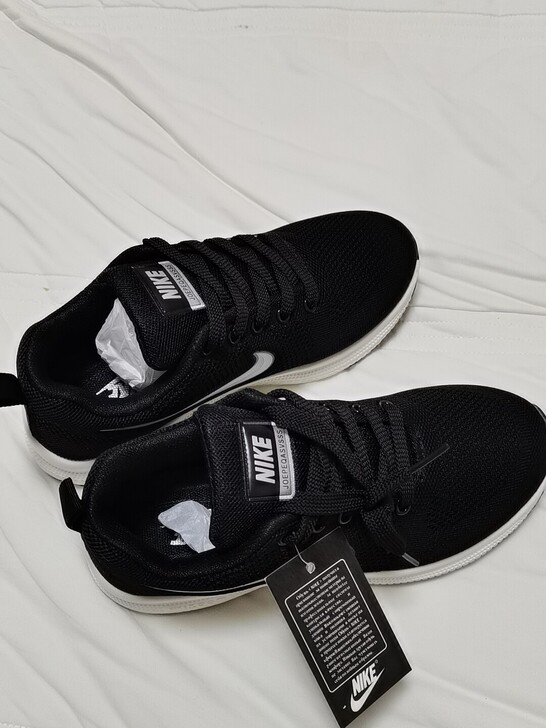 全新耐克女士运动鞋