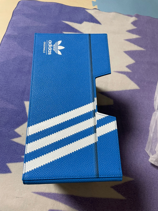 阿迪达斯三叶草