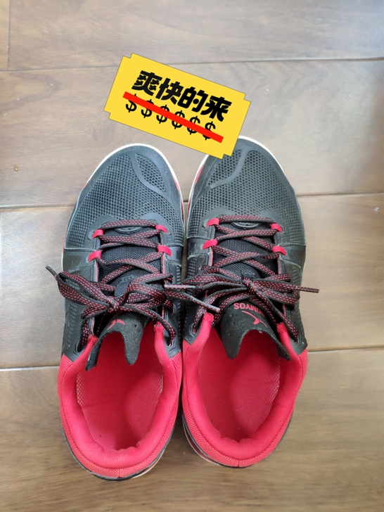 迪卡龙入的运动鞋，40码，孩子没怎么穿，脚...
