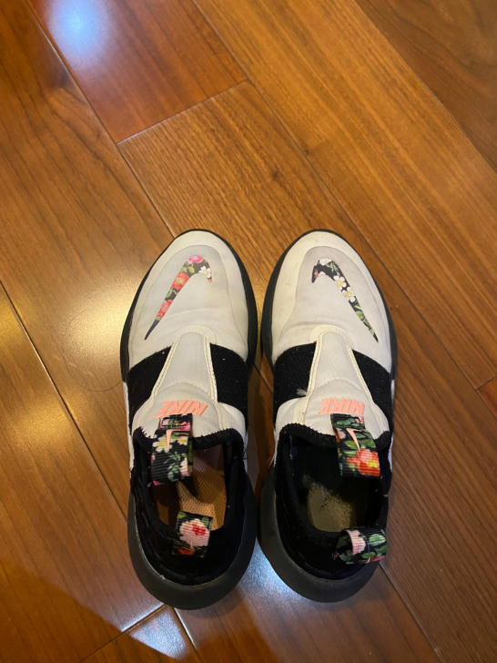 Nike运动鞋，购于上海专柜，内长20cm...