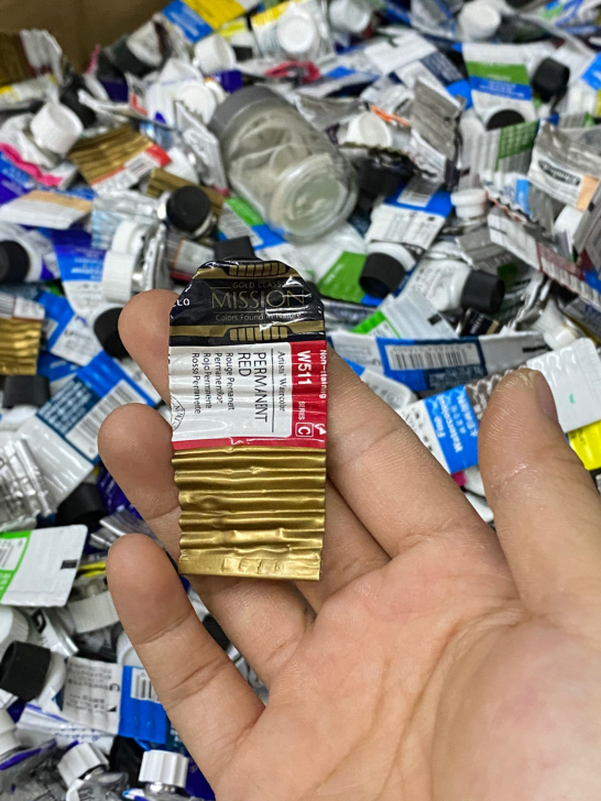 水彩颜料残管，100个30块钱包邮，不指定...