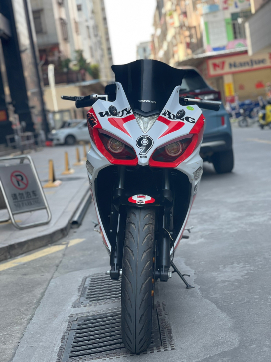 低价急售二手跑车摩托车F10  400cc...