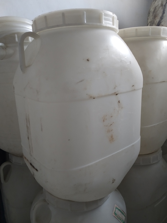 50升食品级塑料桶低价转让,之前盛过蜂蜜只...