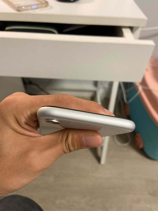 自用一年左右的iphoneXR苹果手机目前...