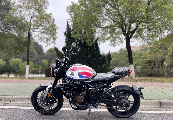 收一个二手摩托.街车.仿赛.复古都可以.