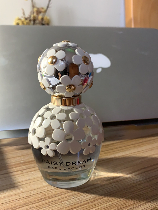 莫杰小雏菊 50ml 剩余一半以上 朋友去...