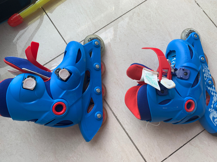 迪卡农滑轮鞋，正品，有磨痕，可使用正常，2...