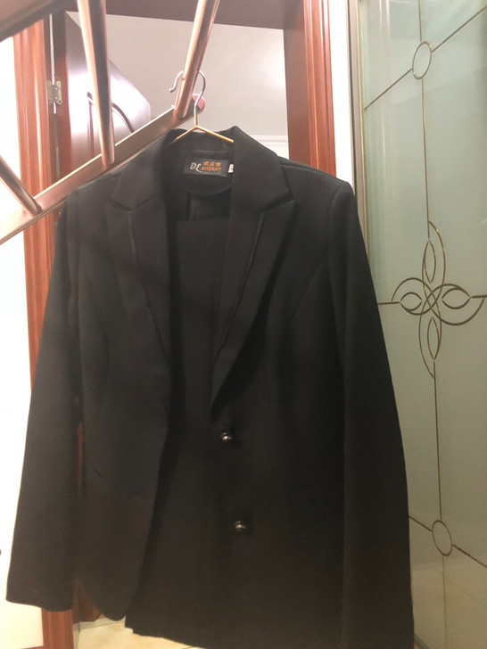 公务员面试买的西服一套，因发胖穿不下了，1...