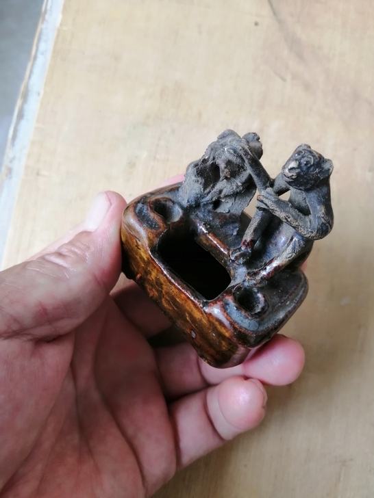 清末瓷袁寿山墨水壶一个，工艺精湛，凸显出如...