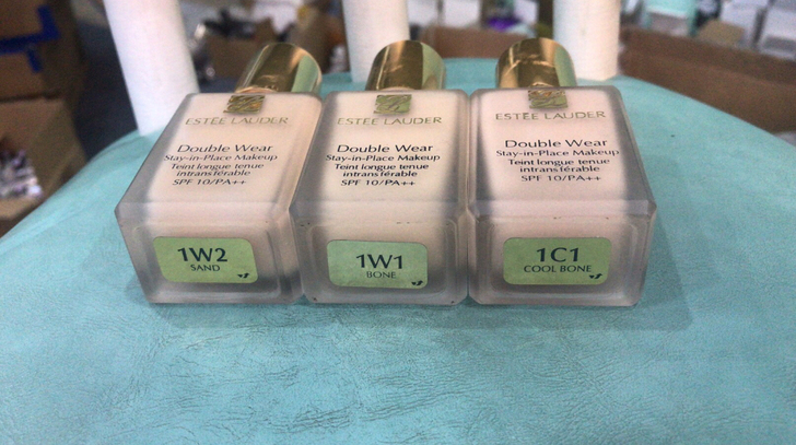 雅诗兰黛DW粉底液30ml，当场送的泵头一...