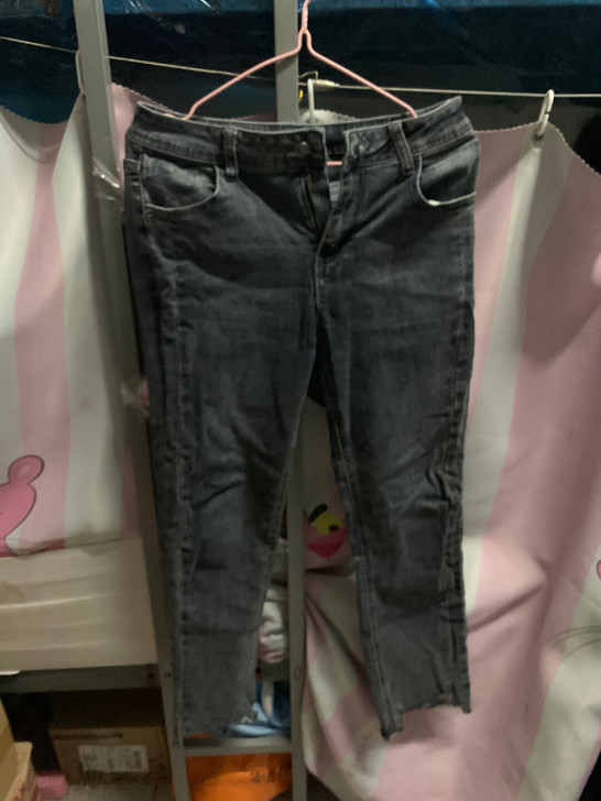 灰色牛仔裤，L码，穿过3次