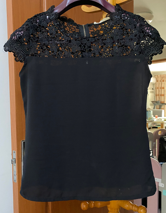 女士蕾丝拼接上衣S码九成新以上