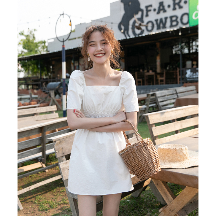 觅定法式白色一字肩方领泡泡袖连衣裙女夏20...