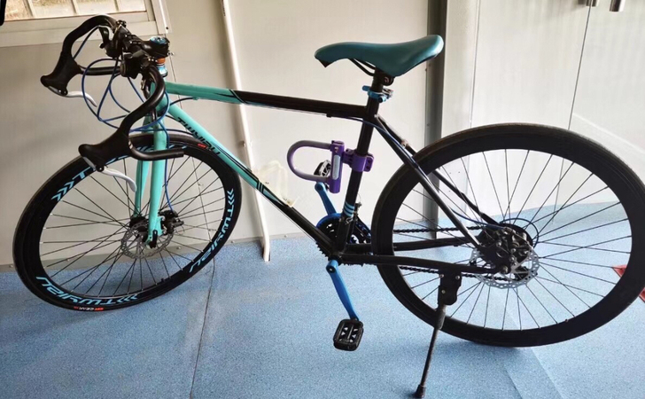 出一辆公路车，没有任何问题。配件大多已经换...