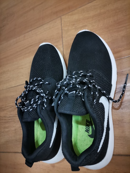 耐克等厦季薄透气性运动鞋（40～100）