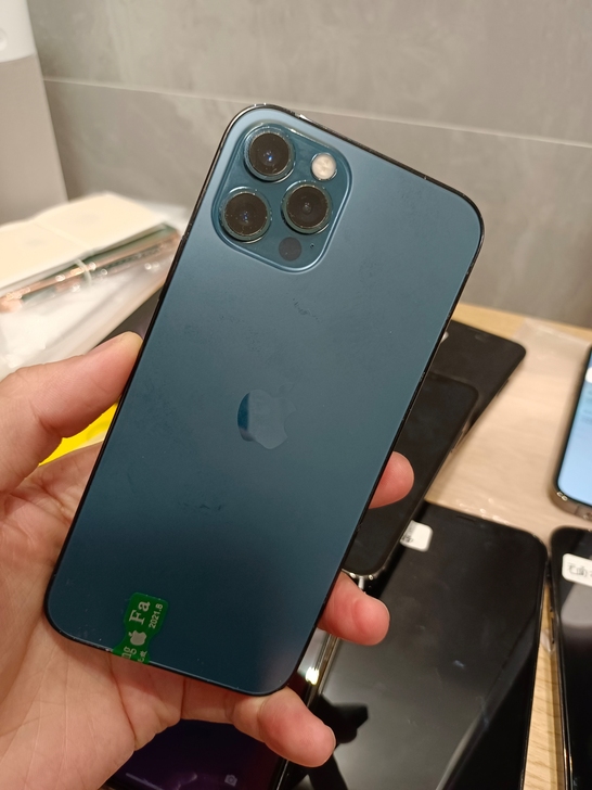 苹果顶级12pro，海军蓝128g美版无锁...