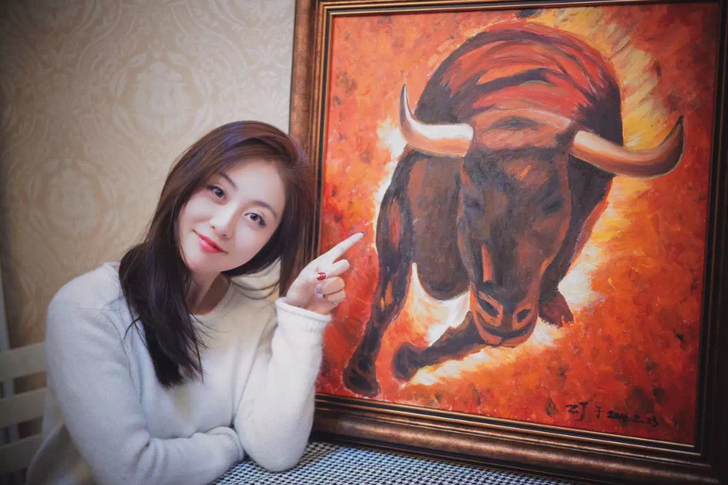 美女画家作品,牛气满满 油画(带框),75...