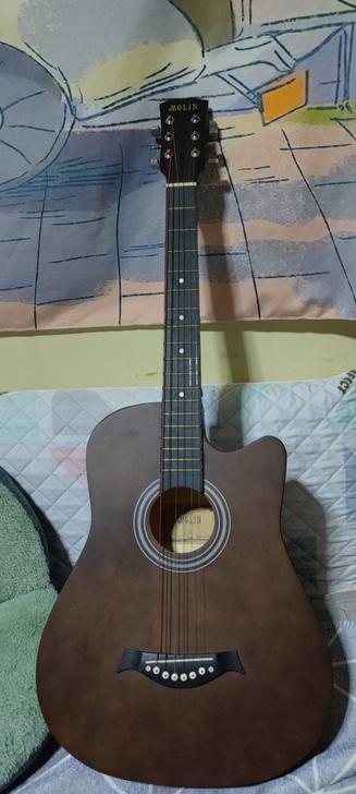 男朋友买来装逼的吉他,他不会弹,一直闲置着...