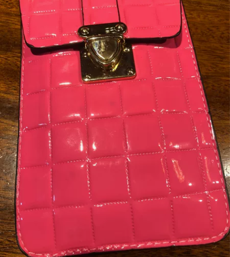 玫红色手机包斜挎包 全新未使用 估计是放着...