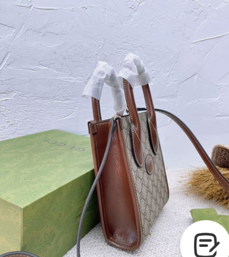 姐妹送的 没背过 质量很好 有礼品盒很好看...