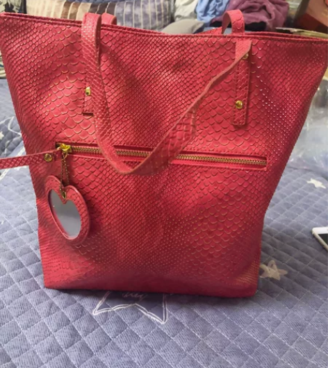 包邮全新红色蛇纹大包 材料：人造革 尺寸：...