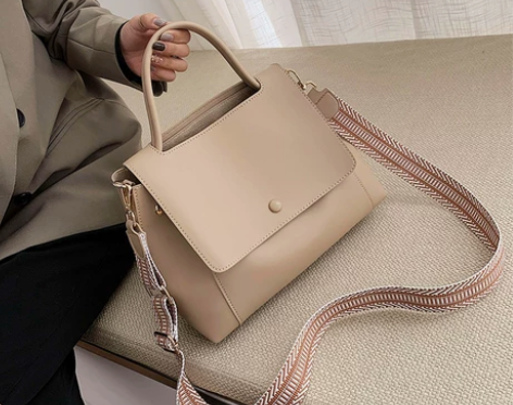 天彩翼飞 女士包 感兴趣的话点“我想要”和...