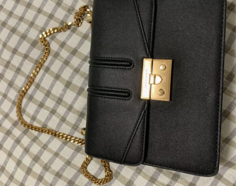 小ck酒神包 是朋友送的生日礼物 所以不知...