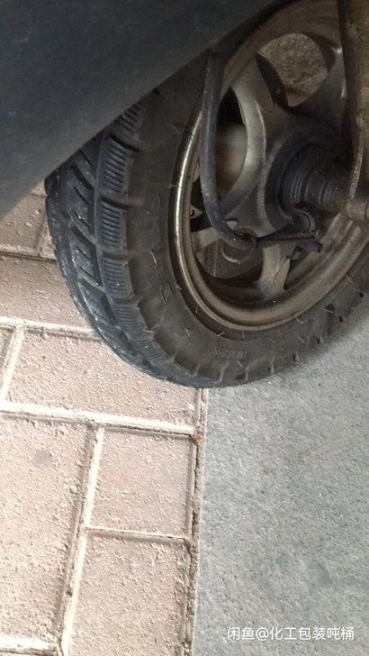 二手摩托车  买摩托附送一套桌椅