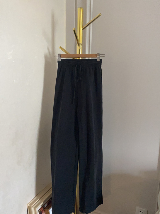 夏日舒服微阔腿裤 穿上腿很直 因为它是垂感的