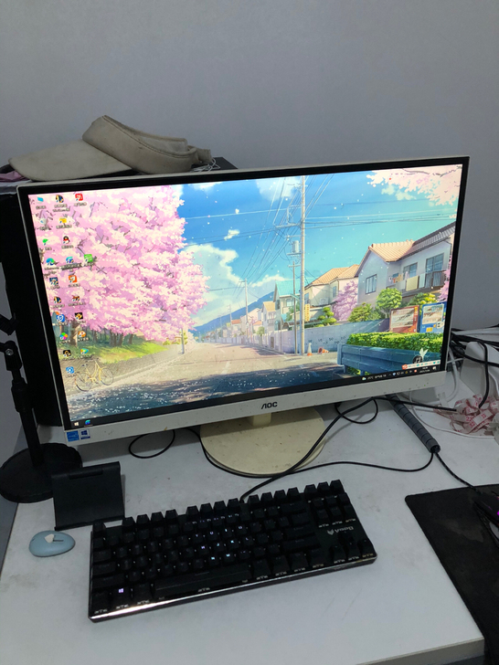 Aoc28寸无边框电脑显示器，成色完好，无...