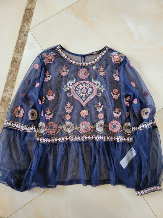 买到赚到全新女士衬衣罩衫，做工精美，全新只...