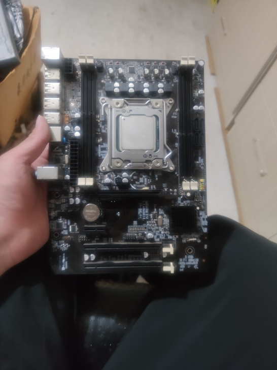x79主板点不亮 开机长转CPU不热 带一...