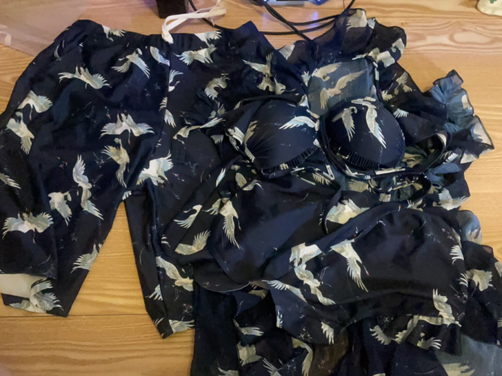 情侣泳衣 男女一起 就穿过一次.... 要...