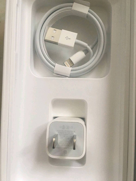 个人闲置下来的一套iPhone原装充电器，...