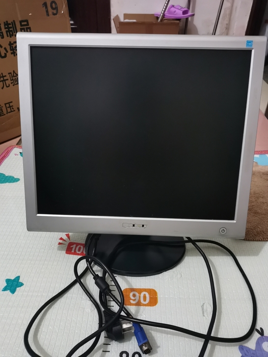 17寸电脑显示器，5：4效果挺好正常使用，...