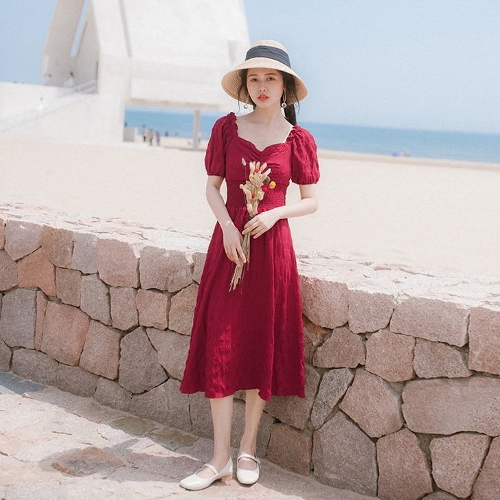 2021夏季流行裙子茶歇法式复古裙过膝红色...