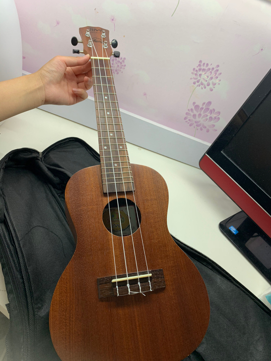 吉米尤克里里 因为要搬家遂转卖