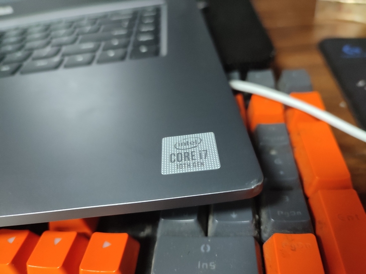 RedmiBook16，i7处理器版本。用...